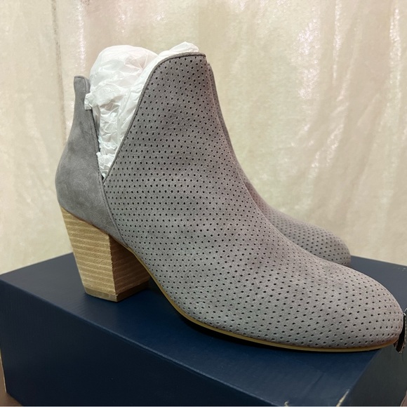 Cole Haan Ferd Bootie, New with Box in size 8.5 - Picture 6 of 10